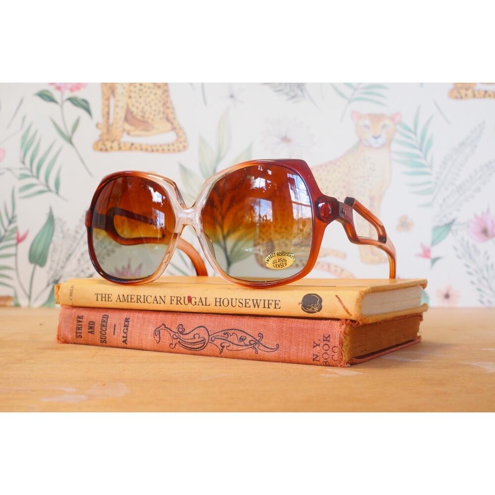 Vintage 1970s Sunglasses Taiwan Cutout Temple Chunky Grandma chic Festival Retro